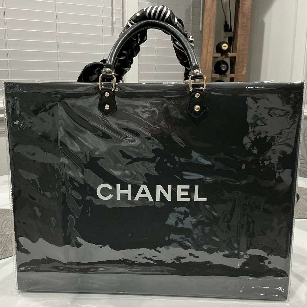 CHANEL Large Shopping Bag Tote - Picture 2 of 6
